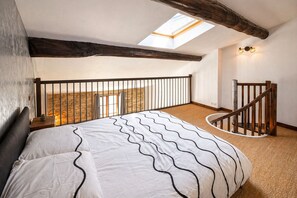 2 chambres, bureau, accès Internet, draps fournis