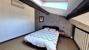 2 slaapkamers, een bureau, internet, beddengoed