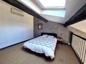 2 chambres, bureau, accès Internet, draps fournis