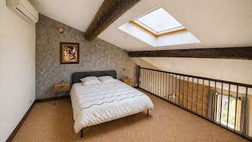2 bedrooms, desk, iron/ironing board, free WiFi