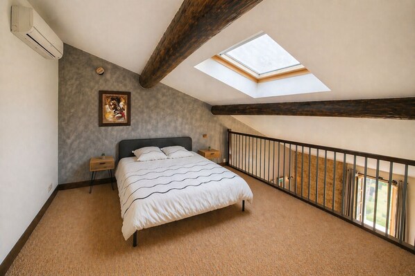 2 bedrooms, desk, iron/ironing board, free WiFi