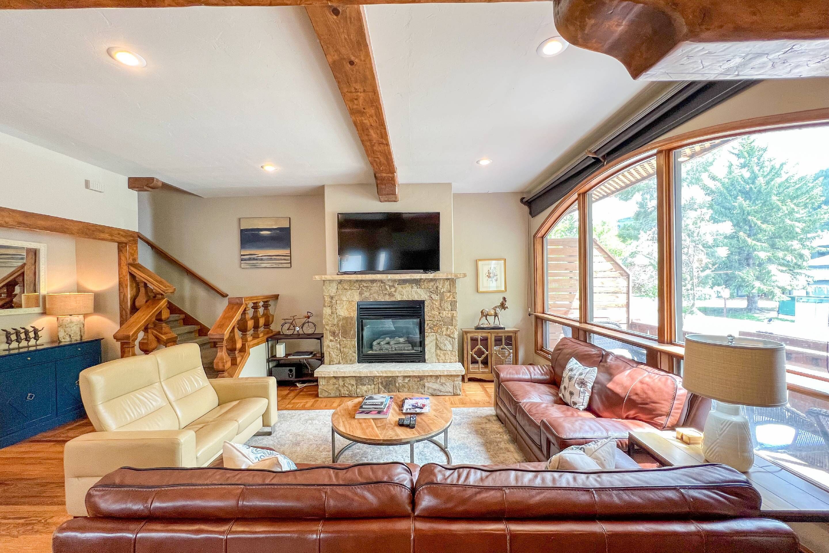 Smart TV, fireplace, DVD player