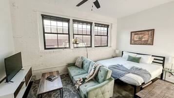 書桌、熨斗/熨衫板、免費 Wi-Fi、床單