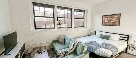 Työpöytä, silitysrauta/-lauta, ilmainen Wi-Fi, vuodevaatteet