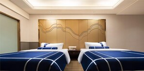 Comfort Double Room | Bathroom | Hair dryer, towels, soap, shampoo - AOTU Deversorium  (Chengdu)