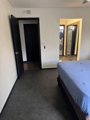 2 chambres, fer et planche à repasser, Wi-Fi gratuit, draps fournis