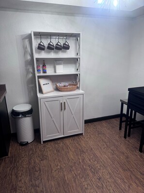 Interior - Cozy 2-bedroom condo in welcoming Phoenix with WiFi, AC (Phoenix)