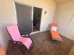 Terrace/patio - Cozy 2-bedroom condo in welcoming Phoenix with WiFi, AC (Phoenix)
