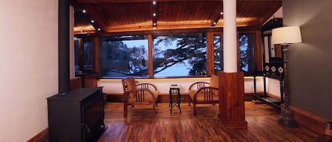Family Cottage, 2 Bedrooms, 2 Bathrooms, Mountain View | Living area