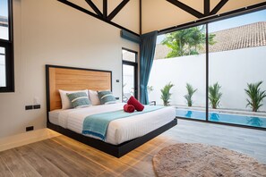 Villa de diseño, 3 habitaciones, piscina privada, vistas a la piscina | 3 dormitorios, tabla de planchar con plancha, cuna de viaje