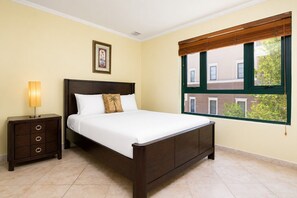 3 bedrooms, travel crib, WiFi (free), bed sheets