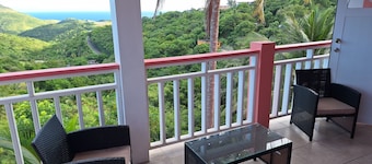 Beautiful modern retreat with stunning views of mountain ranges & Seaview