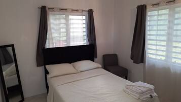 3 slaapkamers, een strijkplank/strijkijzer, gratis wifi, beddengoed