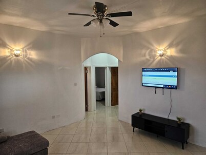 Beautiful modern retreat with stunning views of mountain ranges & Seaview