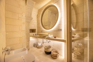 Dusche, Whirlpool, Haartrockner, Bidet
