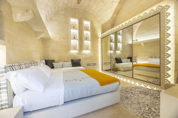 16 bedrooms, iron/ironing board, travel crib, free WiFi - Bed & Breakfast in Maglie with 16 bedrooms sleeps 32 (Maglie)