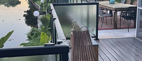 屋外ダイニングエリア