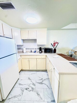 Micro-ondes, plaque de cuisson