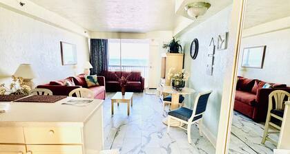 Amazing Oceanfront one Bedroom condo with spacious balcony and beautiful view.