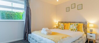 Sleek and Cozy 1BR Resorts World Nearby