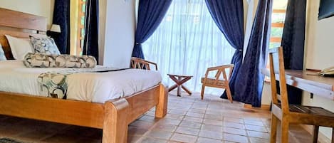 Luxury Studio Suite | Individually decorated, individually furnished, iron/ironing board