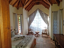 Luxury Studio Suite | Individually decorated, individually furnished, iron/ironing board