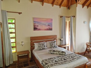 Luxury Studio Suite | Individually decorated, individually furnished, iron/ironing board