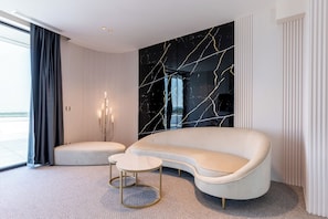 Superior Apartment | In-room safe, blackout drapes, soundproofing, free WiFi - Elania Resort & Spa (Cluj-Napoca)