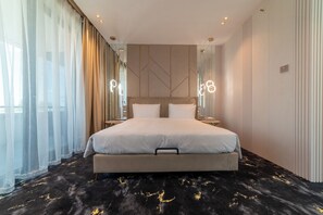 Habitación doble estándar | Caja de seguridad en la habitación, cortinas blackout y insonorización 