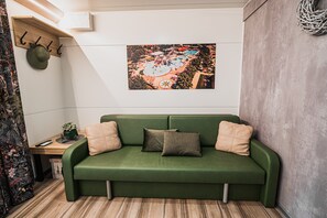 32 インチの薄型テレビ (ケーブル放送視聴可)