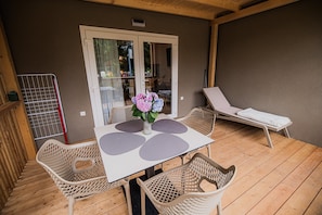 Terrace/patio - Lake Serenity Premium Mobile Homes With Thermal Riviera Tickets (Brežice)