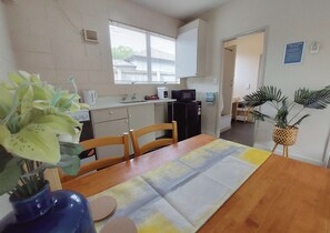 Dining - Ground-Floor 1-Bed with Onsite Parking (Hamilton)