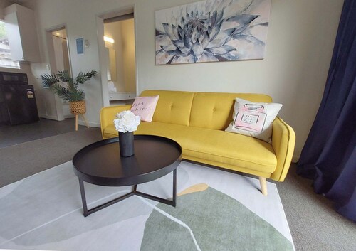 Ground-Floor 1-Bed with Onsite Parking