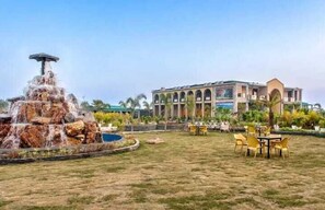 Vista frontal de la propiedad