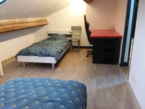 3 habitaciones, tabla de planchar con plancha y wifi 