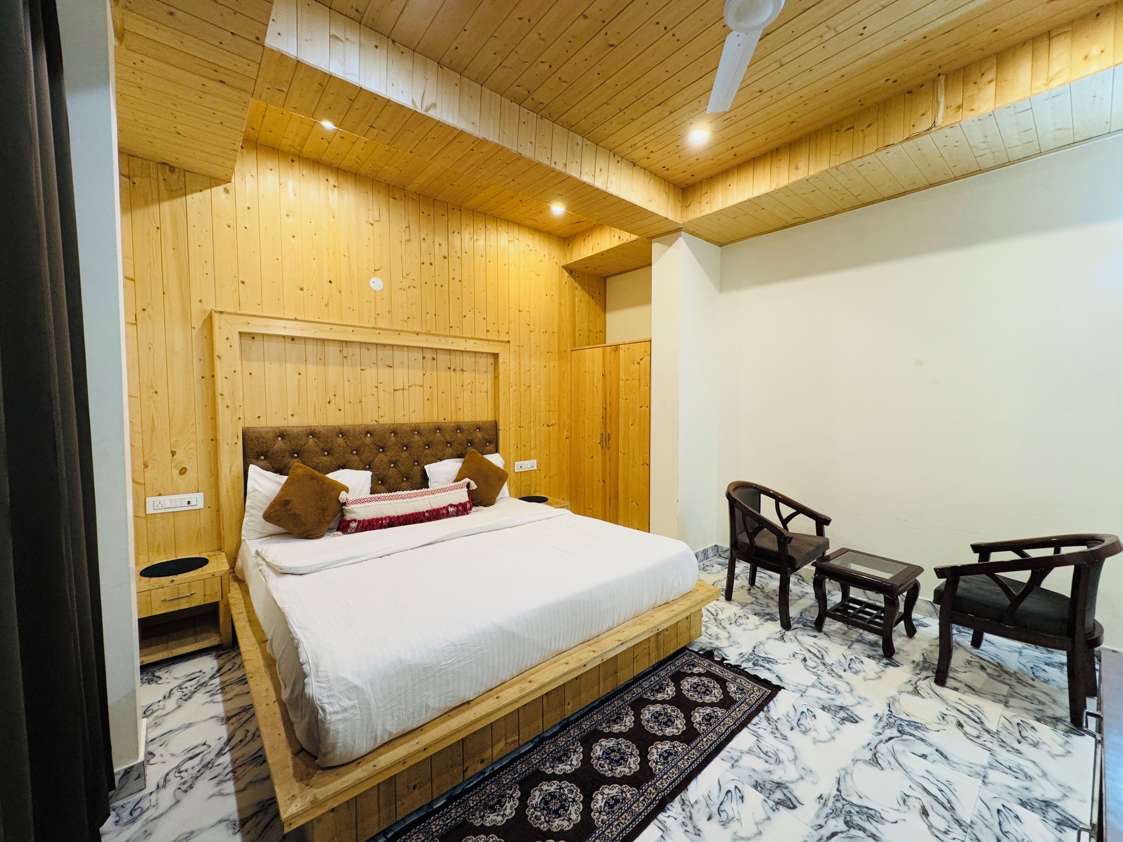 7 bedrooms, iron/ironing board, WiFi, bed sheets