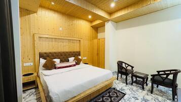 7 bedrooms, iron/ironing board, WiFi, bed sheets