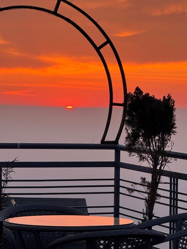 Enchanting bed & breakfast with WiFi in Kasauli.
stay with us and feel like home