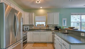 Fridge, microwave, dishwasher, coffee/tea maker