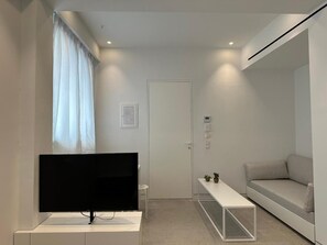 Apartment, Stadtblick | Wohnbereich | Flachbildfernseher