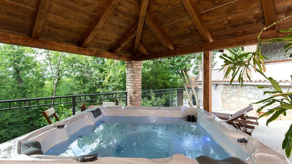 Baignoire à remous extérieure