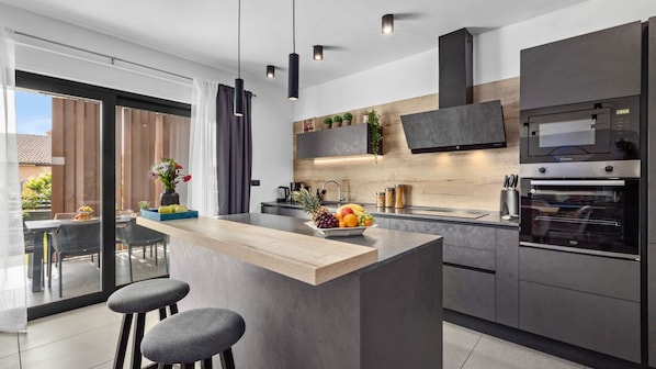 Fridge, microwave, oven, dishwasher