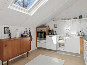 Fridge, microwave, dishwasher, cookware/dishes/utensils
