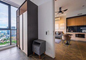 Family Studio, City View