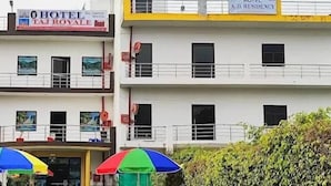 A hotel with a sign reading "HOTEL LA ROYALE" and balconies with railings. - Hotel Taj Royale (Agra)
