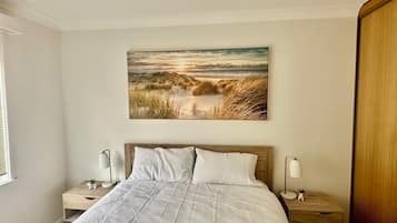 3 soverom, strykejern/-brett, wi-fi og sengetøy