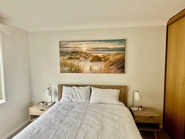 3 عدّة غرف نوم ومكواة/لوح كي وواي فاي وملاءات أسرّة