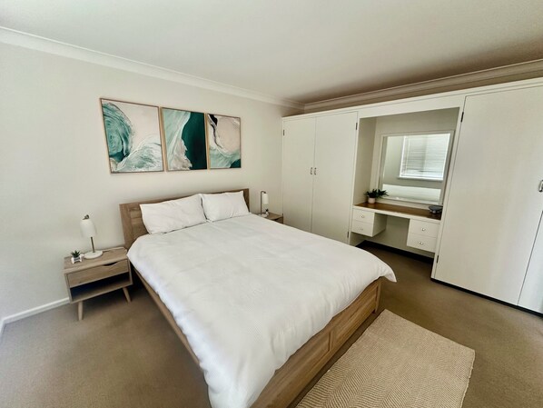 3 bedrooms, iron/ironing board, WiFi, bed sheets