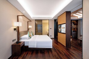 Premium bedding, down duvets, memory-foam beds, free minibar - SSAW Boutique Hotel SWUFE Chengdu (Chengdu)