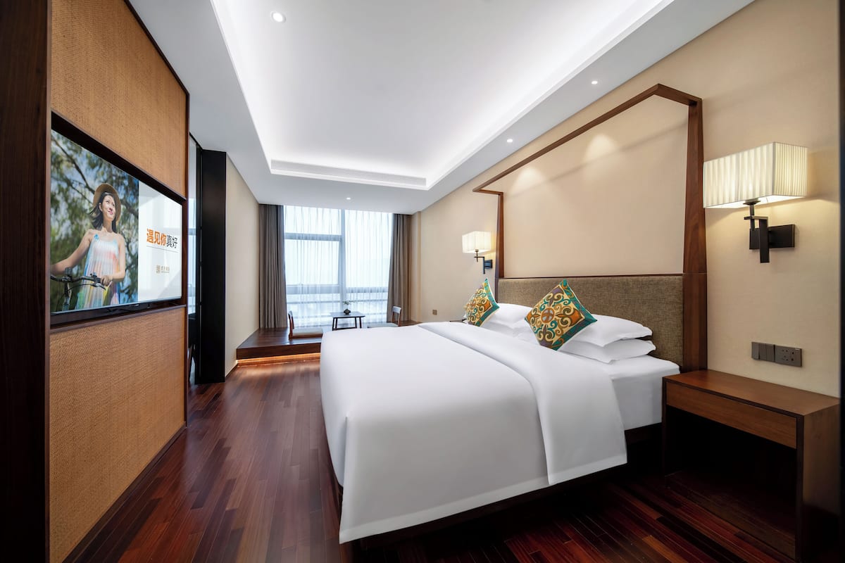 Camera Luxury, vista città | Una scrivania, postazione laptop, culle/letti per bambini (gratuiti)